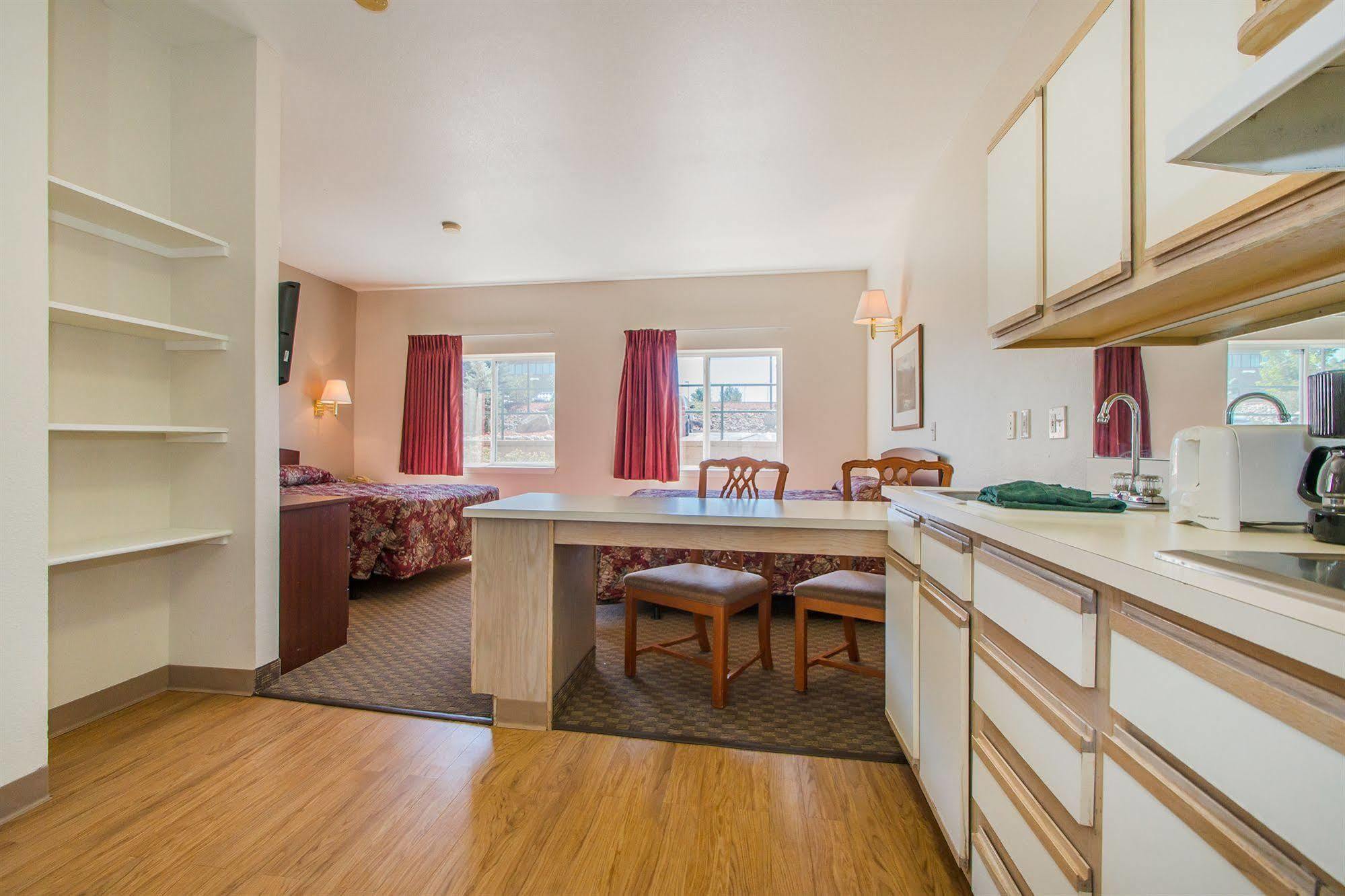 Intown Suites Extended Stay Κολοράντο Σπρινγκς Εξωτερικό φωτογραφία